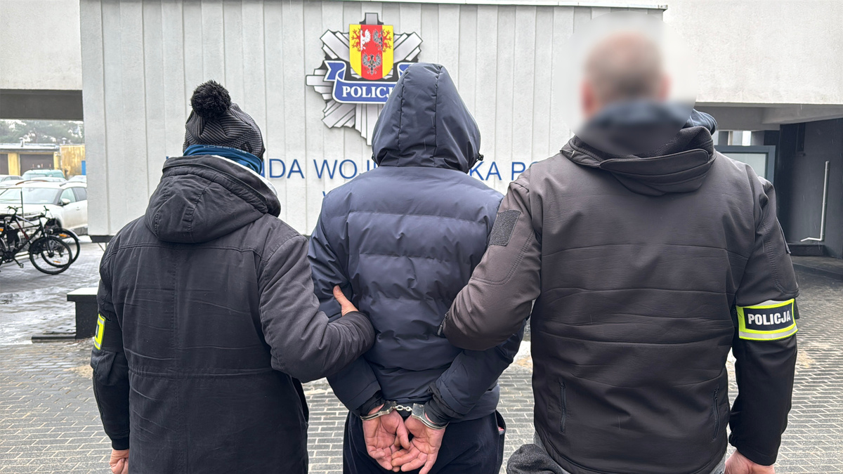 Policja zabezpieczyła ponad 19 ton nielegalnego tytoniu pod Pabianicami