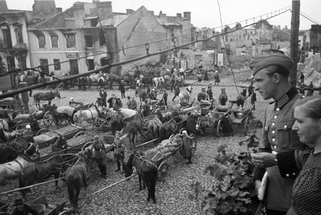 O tych zdjęciach Niemcy chcieliby zapomnieć. Dokumentowali własne zbrodnie