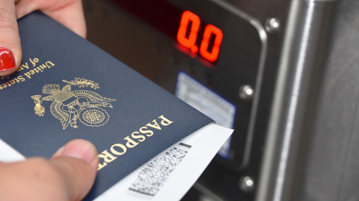 Cyfrowa rewolucja na granicach Europy. Wchodzi w życie nowy system wjazdu i wyjazdu - EURACTIV.pl