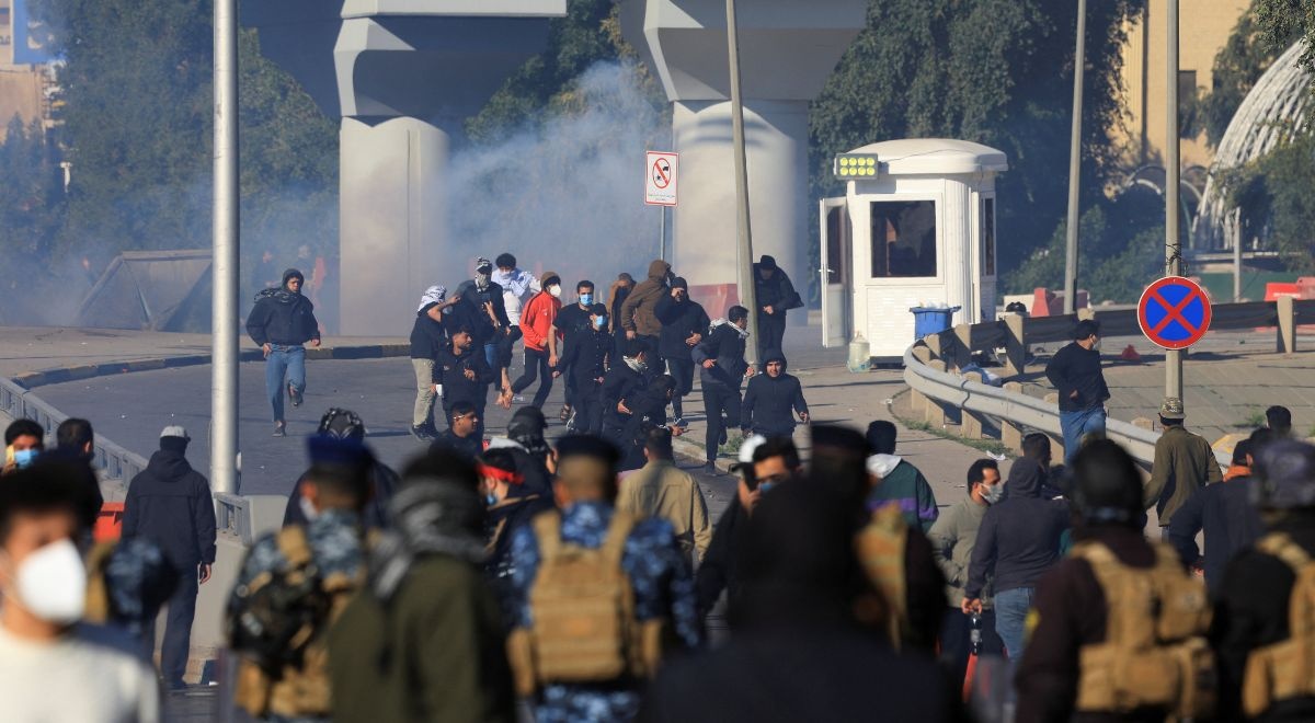 Tłum ruszył na ambasadę USA w Bagdadzie