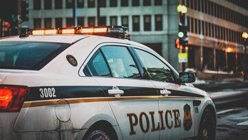 USA. Ostrzelał załogę karetki i strażaków gaszących pożar. Jedna osoba nie żyje