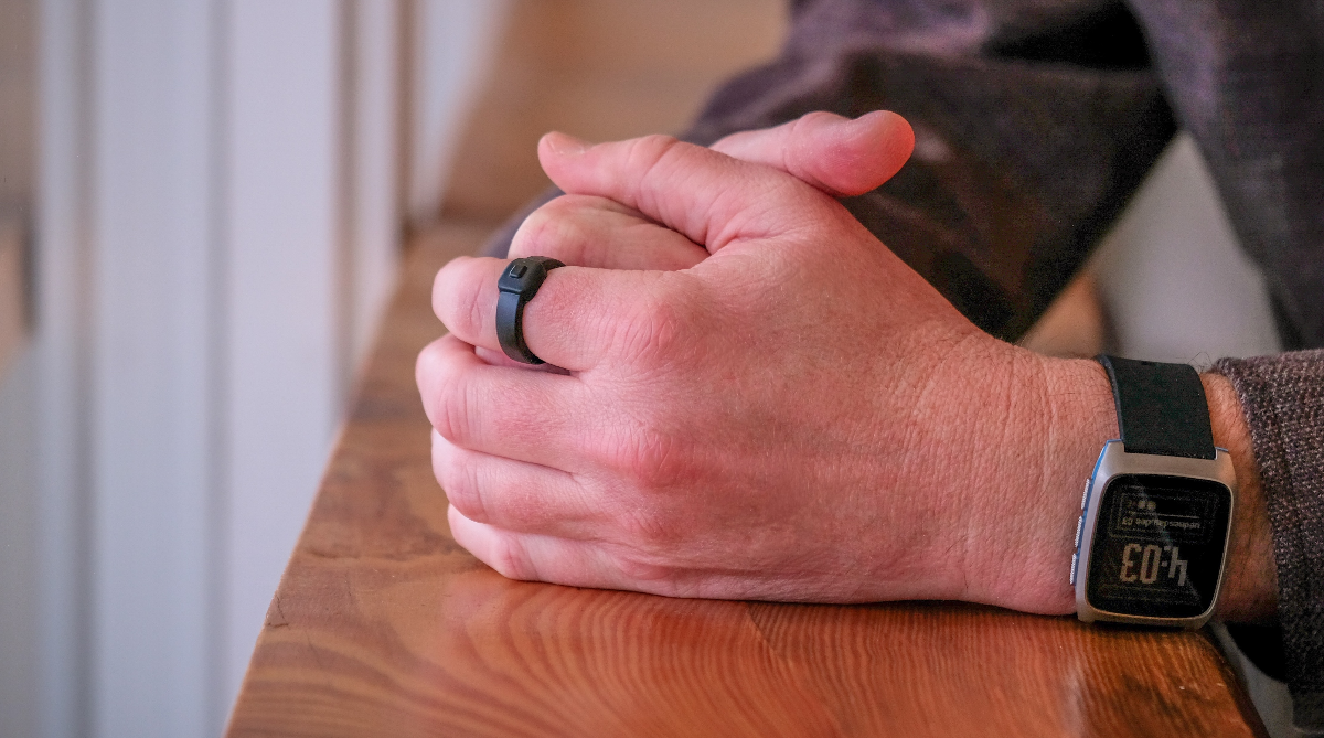 Jednorazowy, "inteligentny" pierścień z mikrofonem od Pebble