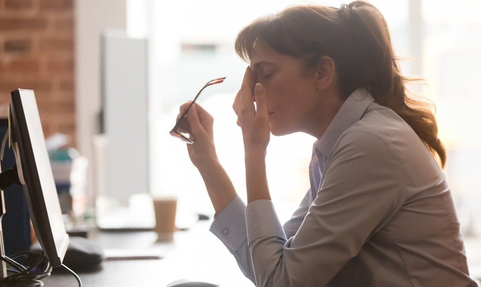 Pracownik offline po godzinach pracy. KE przygląda się "prawu do rozłączenia się"