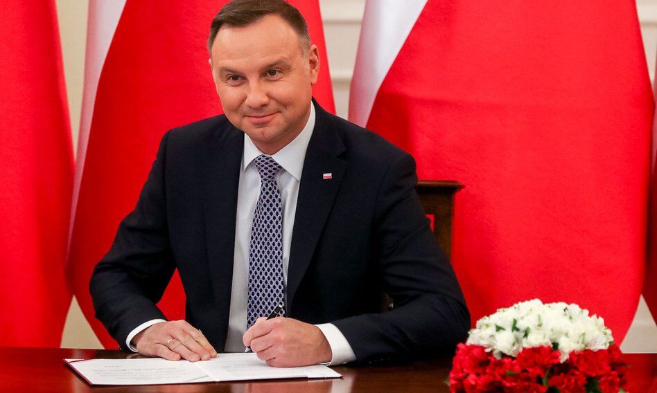 Wytną las, by postawić "fabrykę polskich aut elektrycznych". Prezydent podpisał specustawę