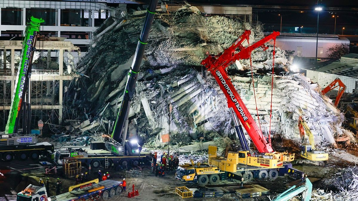 Zakończenie akcji ratunkowej po zawaleniu wieżowca