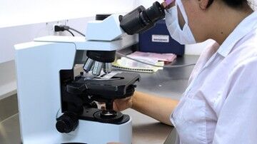 Koronawirus pojawił się wcześniej? "Potwierdzenie wcześniejszych podejrzeń"