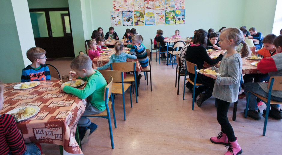 Nie ma szans na bezpłatne obiady dla wszystkich uczniów. Samorządy nie udźwigną kosztów