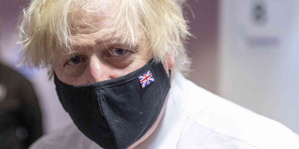 Johnson: Spójrzcie jak cierpią niezaszczepieni trzecią dawką. To możecie być wy