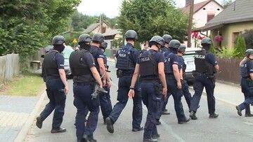 Podejrzewany o trzykrotne zabójstwo nadal na wolności. Nowe fakty o zbrodni w Borowcach