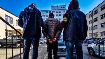 Białystok. Pijany próbował włamać się do apteki. Chciał kupić żonie szampon