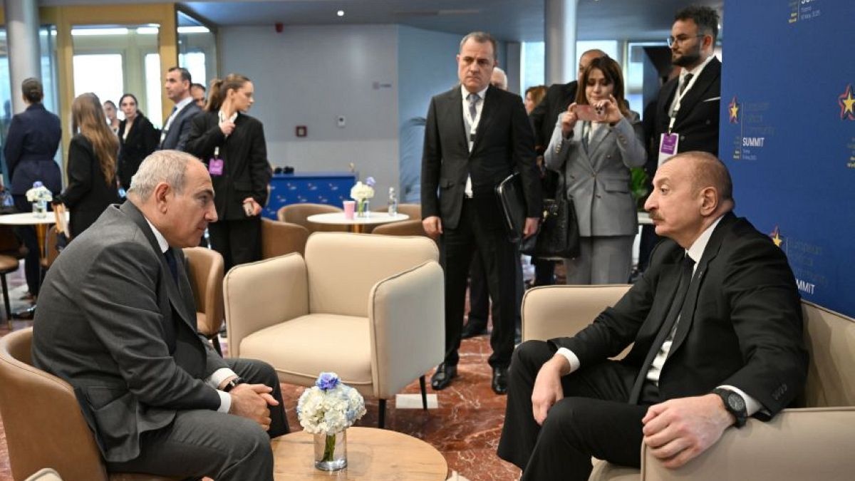 Przywódcy Armenii i Azerbejdżanu spotkali się w Tiranie