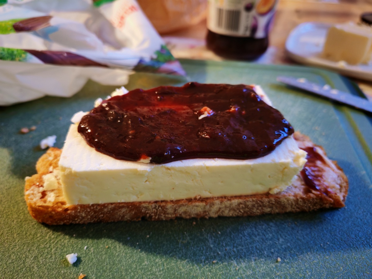 f5cd27a3-1fd8-4cbb-afe8-a9423075e38b