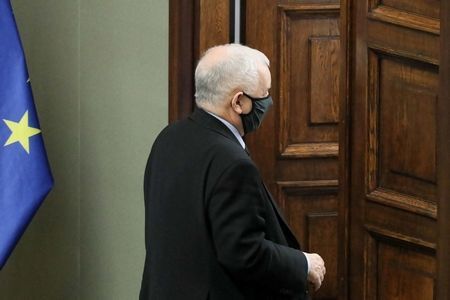 PiS po leninowsku nastawia biednych przeciw klasie średniej