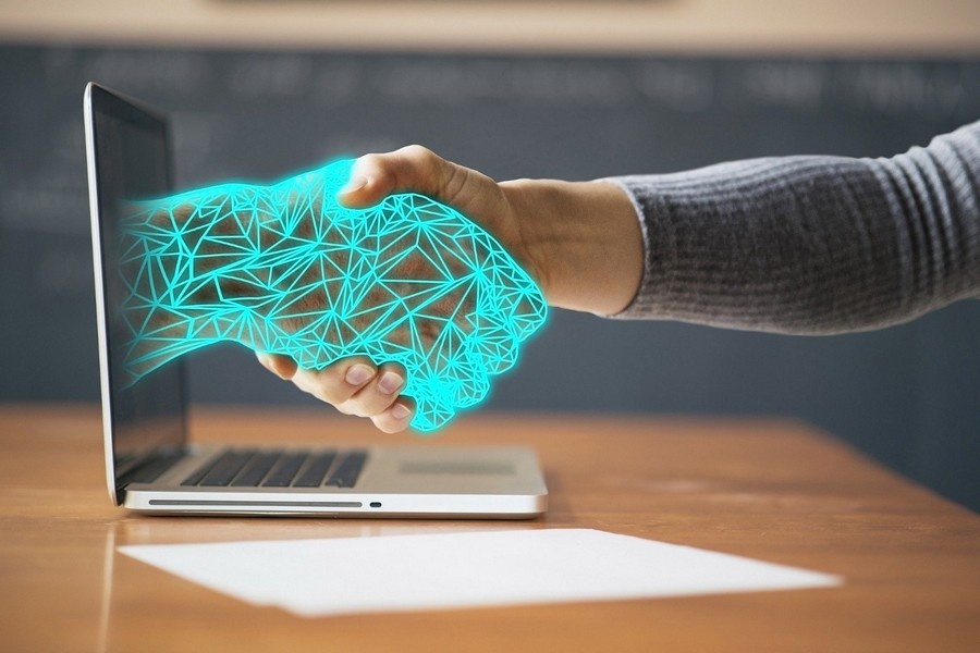 Wierzący w wyższość ludzi nad innymi gatunkami łatwiej ufają chatbotom