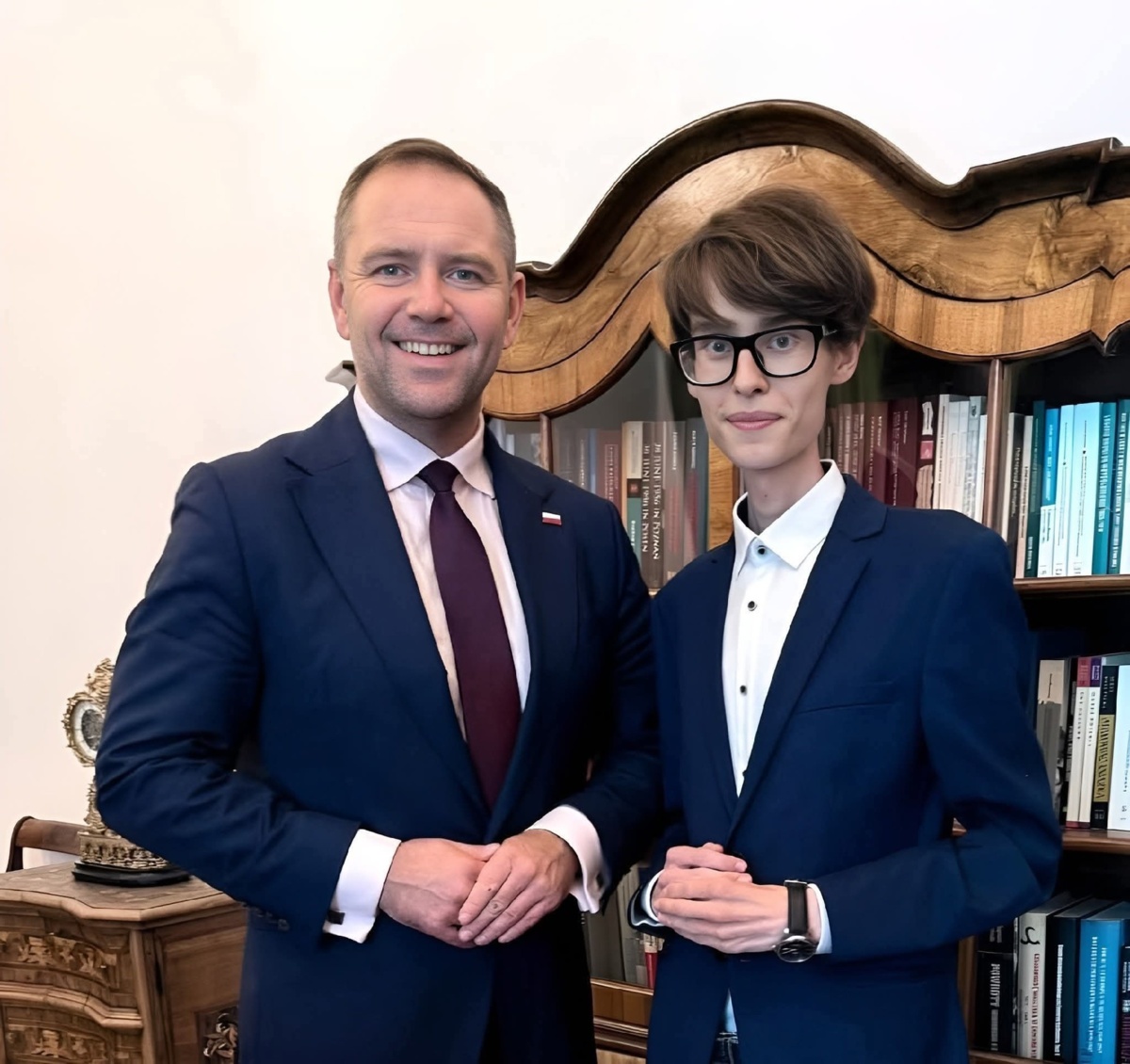 060dc9a5-f0b4-4e59-835b-ad48c52b3f8c