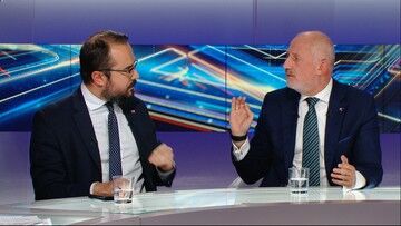 Jabłoński do Neumanna: Łukaszenka wysłałby panu kwiaty. Poseł grozi procesem