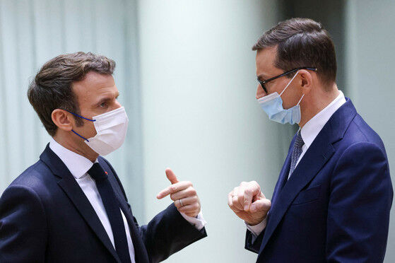 Morawiecki ostro do europejskich polityków. "Panie Macron, osiągnął pan coś?"