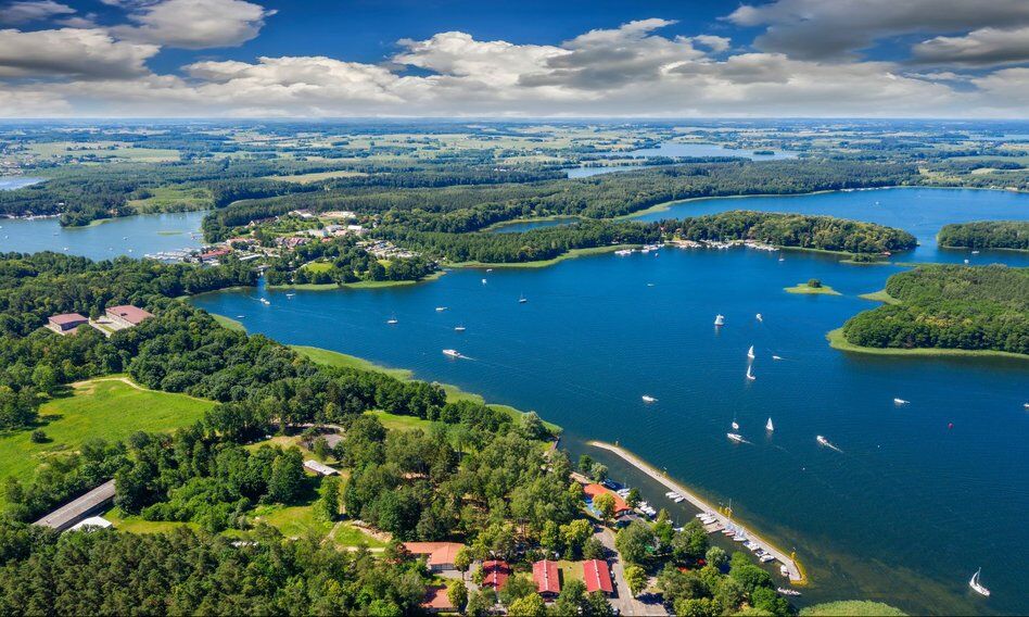 Wakacyjna turystyka krajowa. Samolotem z Wrocławia na Mazury
