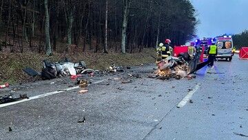 Pomorskie. Wypadek na DK6. Dwie osoby nie żyją, pięć rannych