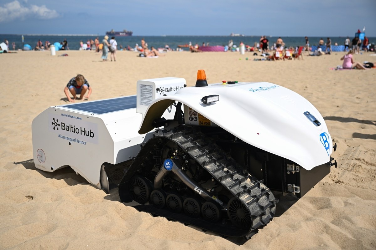Pierwszy taki robot w Polsce. BeBot posprząta plażę