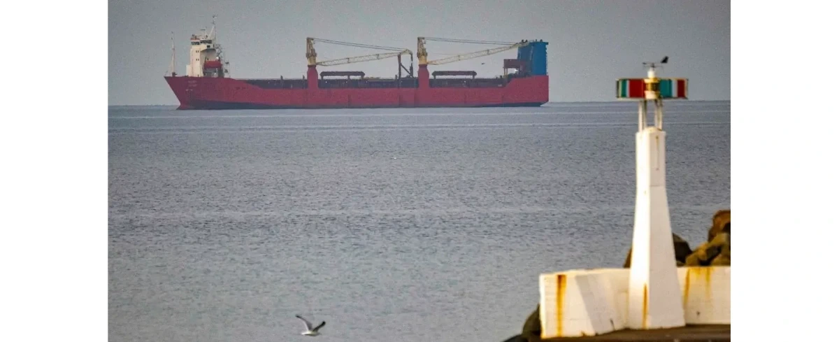 Rosyjski statek przy podwodnych kablach. Interweniowało wojsko