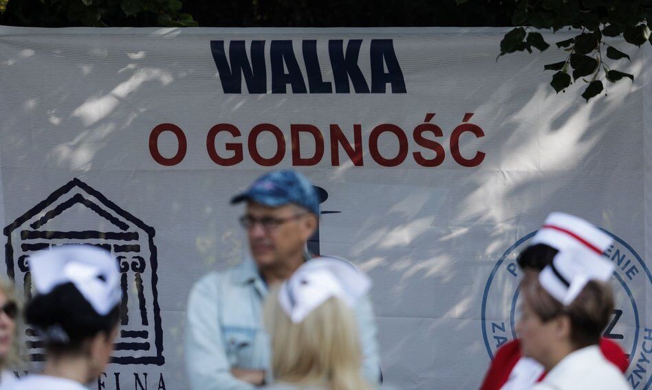 Protestujący w białym miasteczku zaostrzają protest. W czwartek "rozmowy ostatniej szansy"