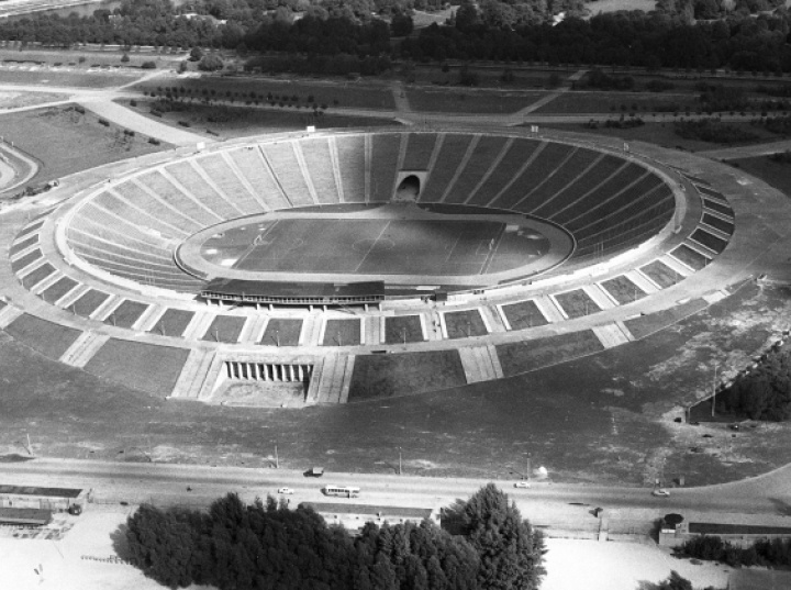 Historia jednej fotografii z Bazy Zdjęć PAP: Stadion Dziesięciolecia, najsłynniejszy obiekt sportowy w PRL