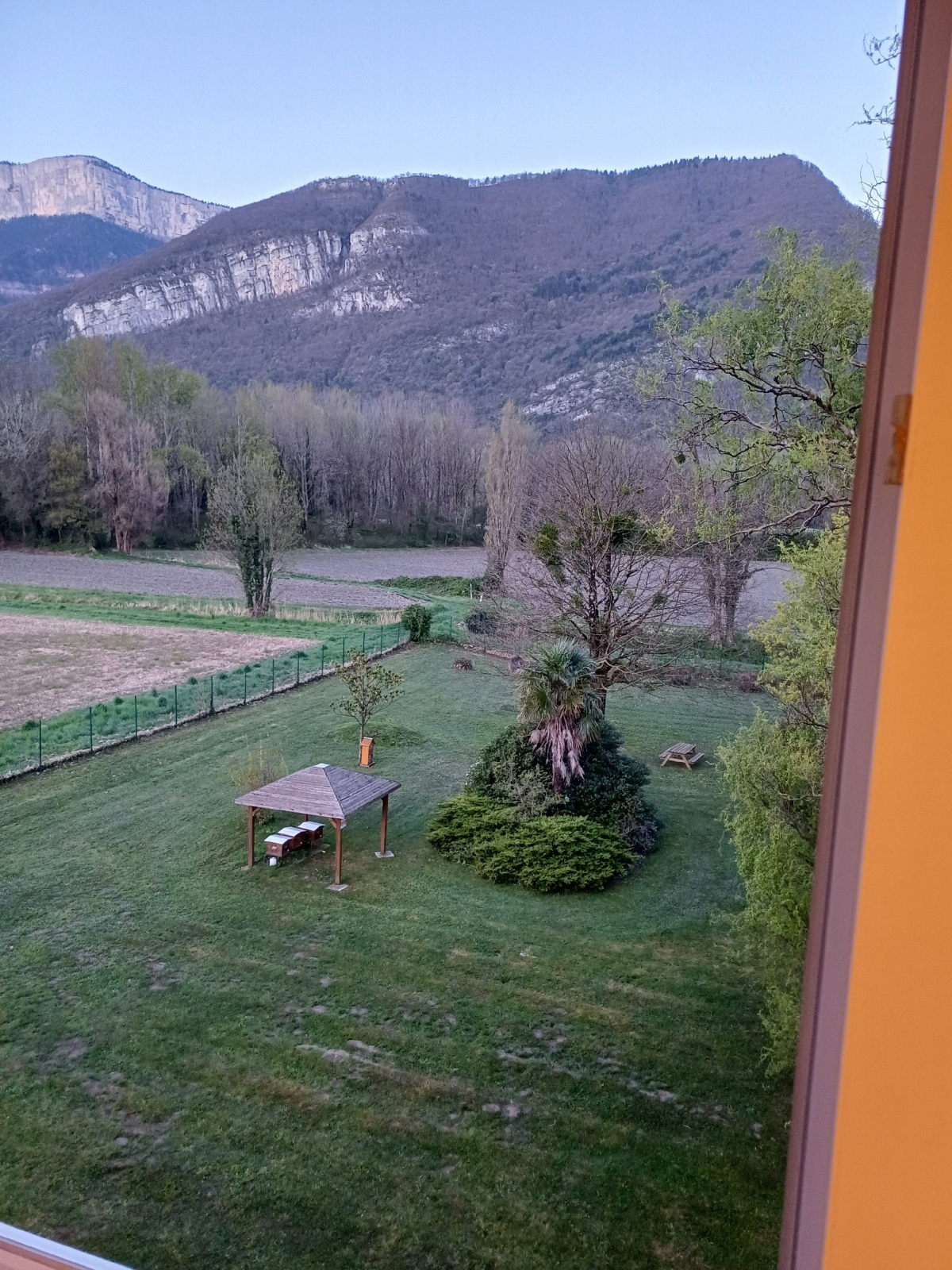 e301b4a8-4643-4078-927c-cd167acf8ae0