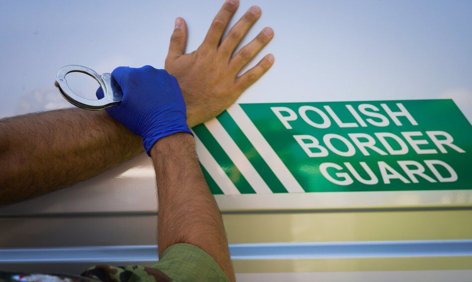 Polskie służby udaremniły próbę siłowego przedarcia się migrantów przez granicę