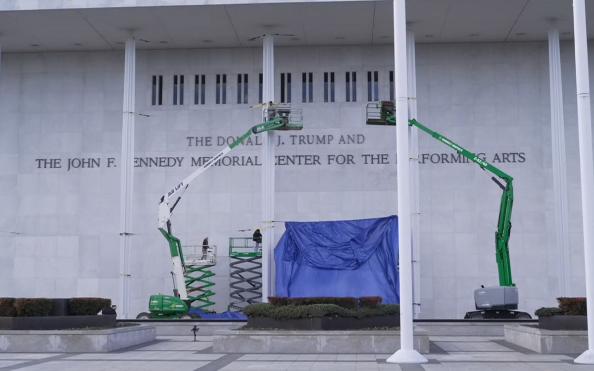 Donald Trump kazał dopisać swoje nazwisko na nazwy Kennedy Center w Waszyngtonie