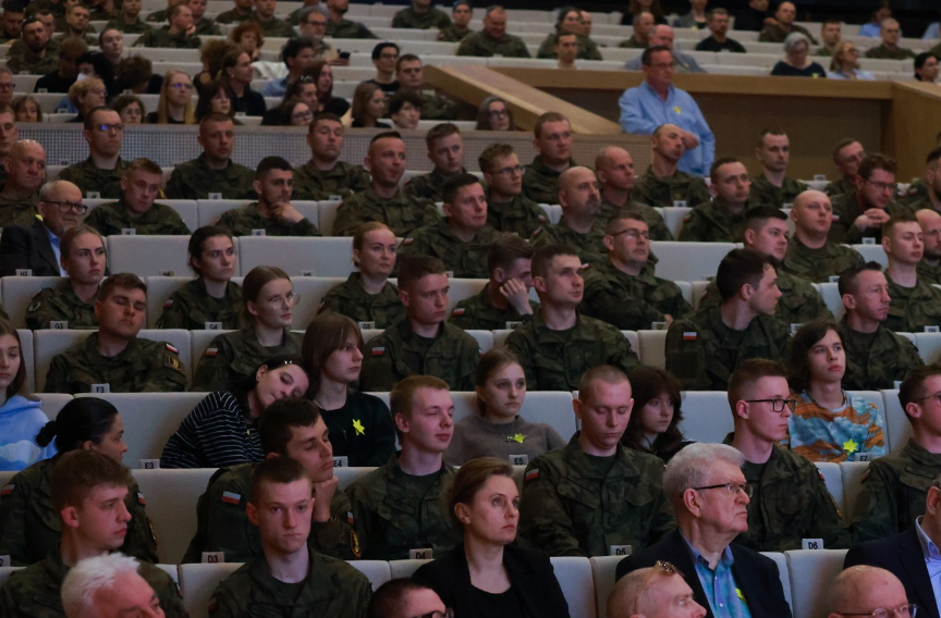 Żołnierze 1 WBP wysłani na panel dyskusyjny z Agnieszką Holland,