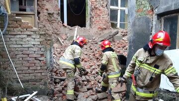 Bielsko-Biała. Zawaliła się kamienica. Strażacy przeszukują rumowisko