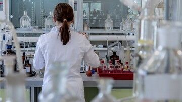 Naukowcy odkryli miejsca w genomie, które mają związek z ciężkim przebiegiem COVID-19