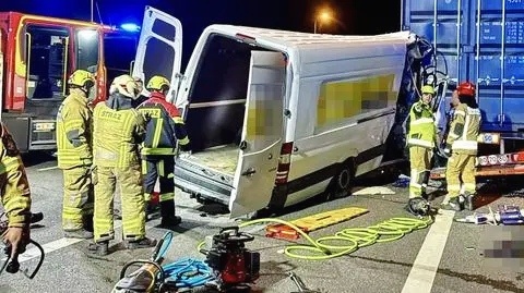 Tragiczny wypadek pod Warszawą. Nie żyją trzy kobiety i dwóch mężczyzn