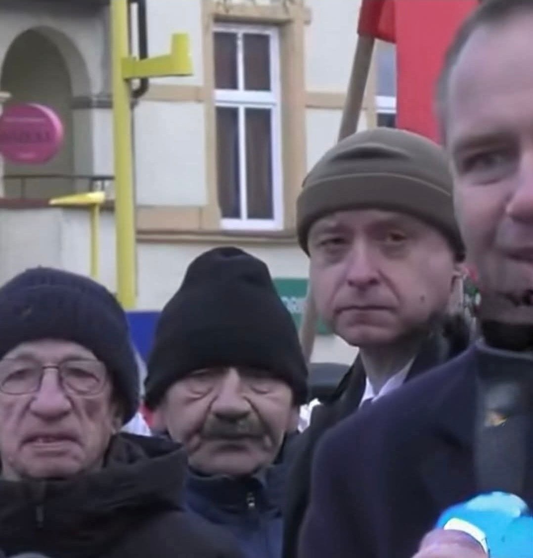 7dfcd594-001f-4e4d-9948-6e9474643cbb