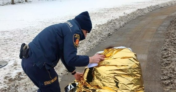 Kobieta leżała w śniegu dwie godziny. Nikt nie zareagował