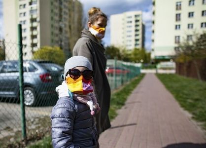 Sondaż: Ponad 70 proc. Polaków uważa, że obostrzenia wrócą
