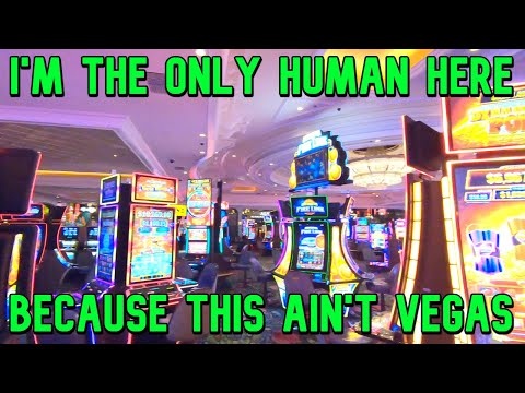 Koleś odwiedza popularne miejsca USA, gdzie nie ma ludzi