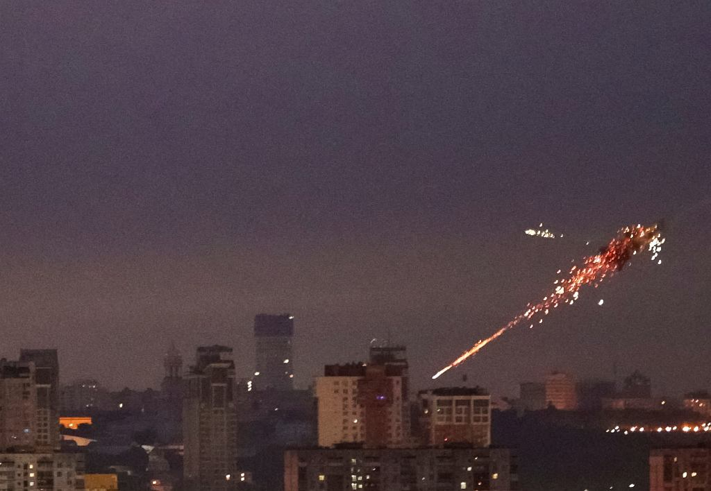 Rosja zaatakowała Kijów. Pocisk przebił dach ambasady Polski