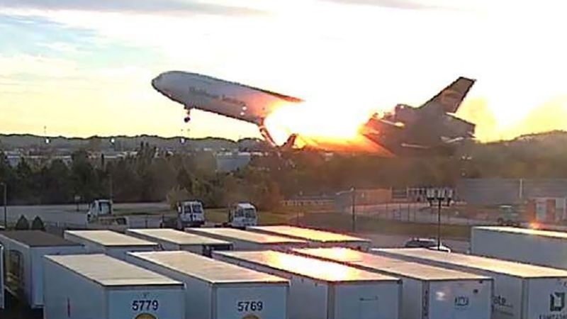 NTSB udostępniło stopklatki pokazujące odpadający silnik MD11 UPS
