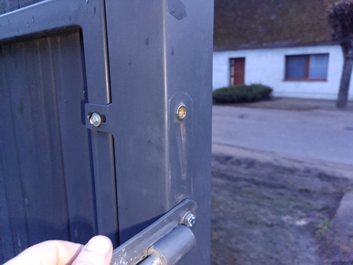 Naprawa zerwanych gwintów w furtce