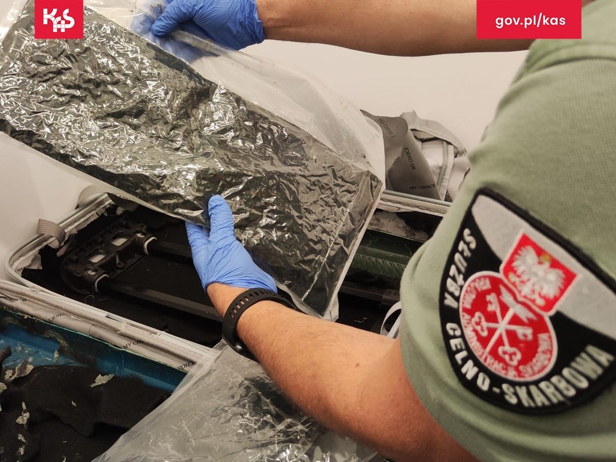 Tanzańczyk przyleciał do Krakowa z prawie 10 kg heroiny