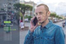 Clearview AI będzie śledzić wszystkich. Chce mieć w bazie twarz każdego człowieka