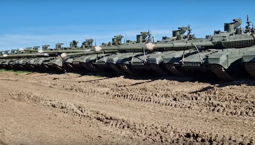 Puste magazyny? Rosja gromadzi w Ukrainie ogromne ilości czołgów