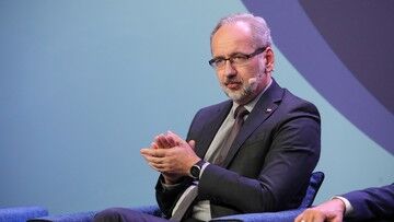Adam Niedzielski: wiernym w kościołach trzeba przypomnieć o zasłanianiu nosa i ust