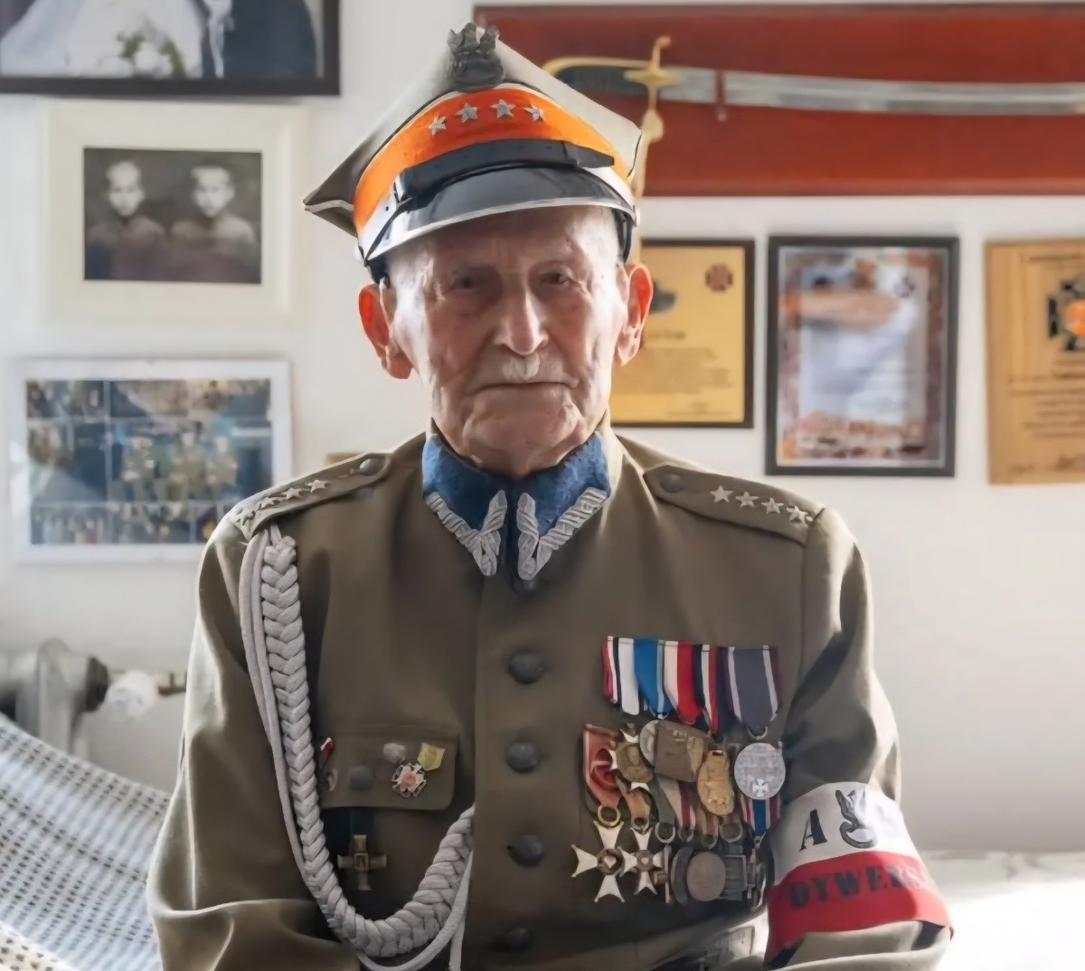 Tadeusz Lutak skończył 108 lat. "Najstarszy mężczyzna w Polsce i niezłomny żołnierz"