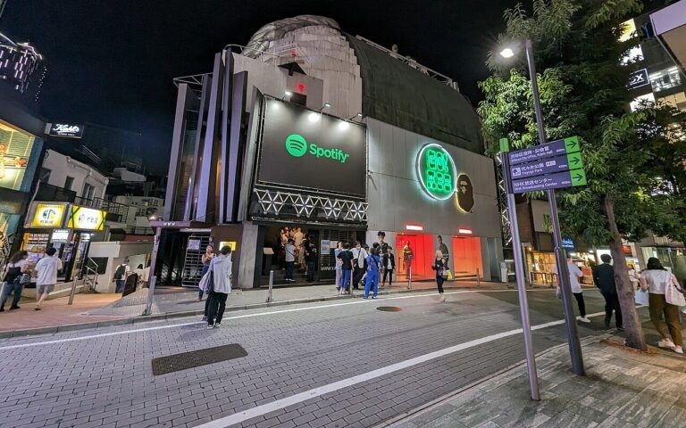 Założyciel Spotify, Daniel Ek, inwestuje 600 mln euro w startup związany z technologią wojenną; niektórzy muzycy odeszli od Spotify