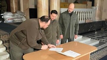 Wojna Rosja-Ukraina. Zełenski podpisał wniosek o członkostwo jego kraju w UE