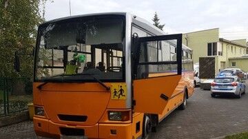 Wielkopolskie. Nietrzeźwy kierowca miał zawieźć dzieci na wycieczkę. Autobus nie miał ważnych badań