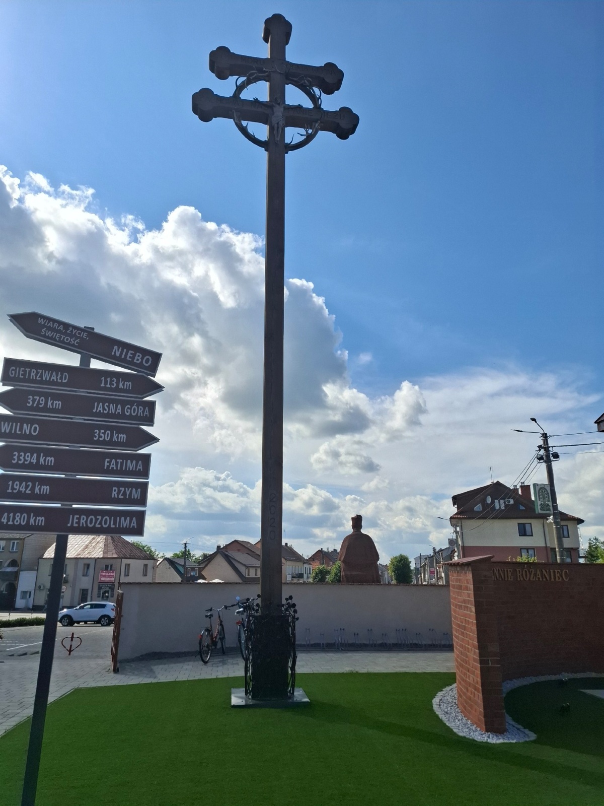 a2408129-c0df-4301-baa4-c5a4b3f423b3